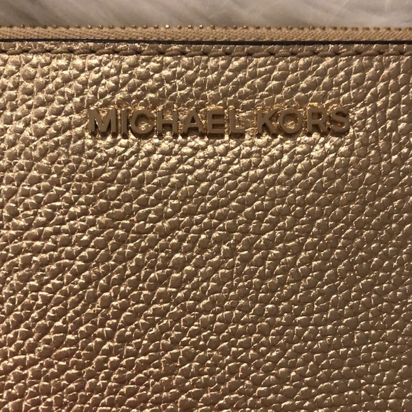•Michael Kors• Leather Wristlet - Picture 3 of 11